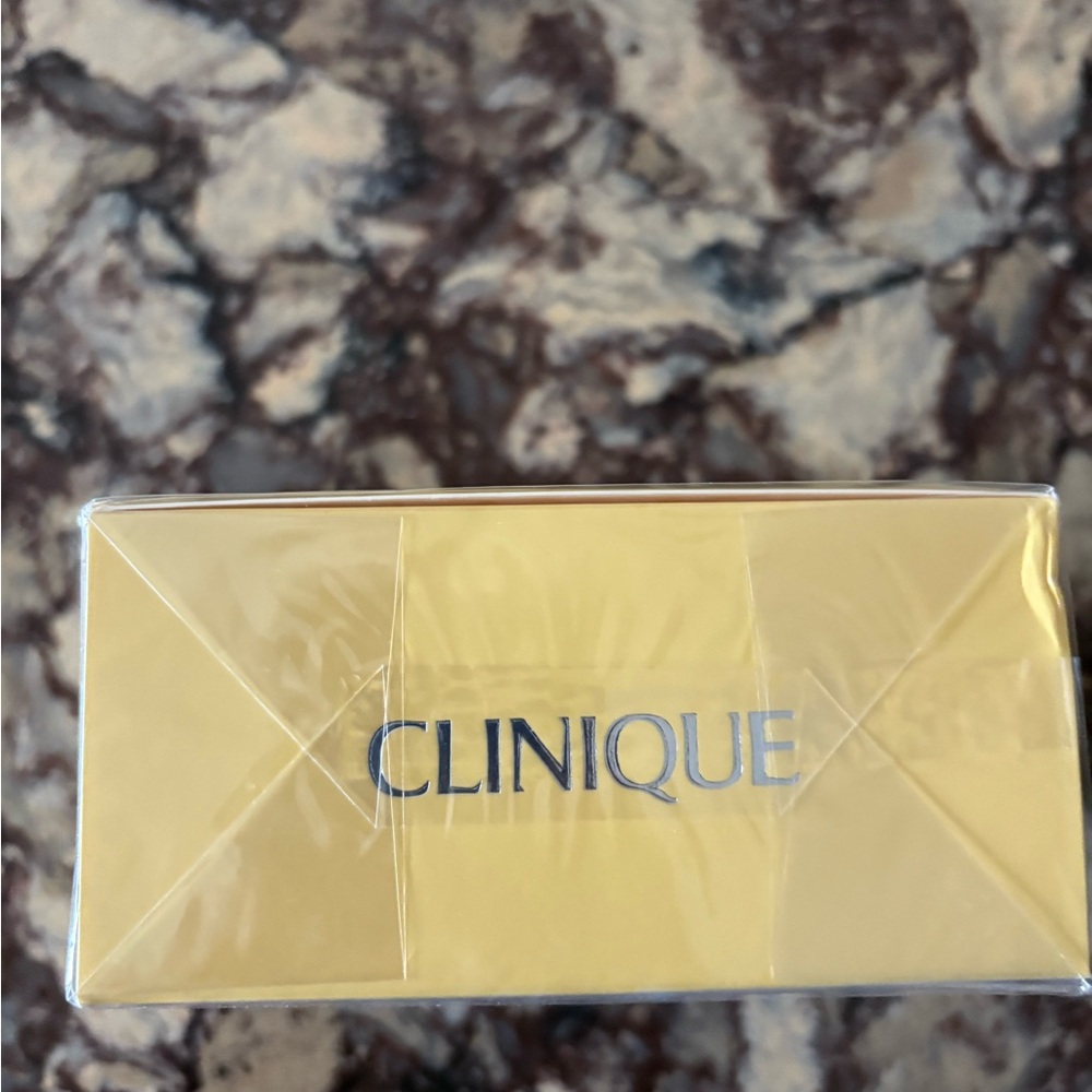 Clinique Moisturizing Lotion and Hydrating Jelly Duo - Yellow and White - Picture 4 of 4